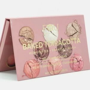 FYORU Baked Terracotta Palette Shimmery Shades of Blush*Bronzer*Highlighter
